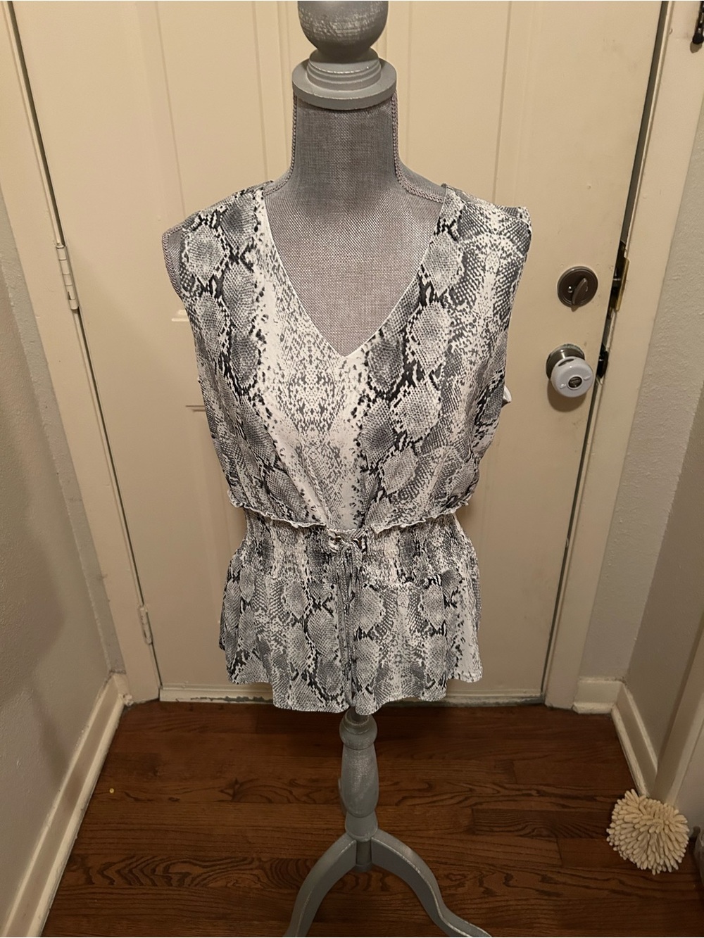 Ember snakeskin print tank top size xl